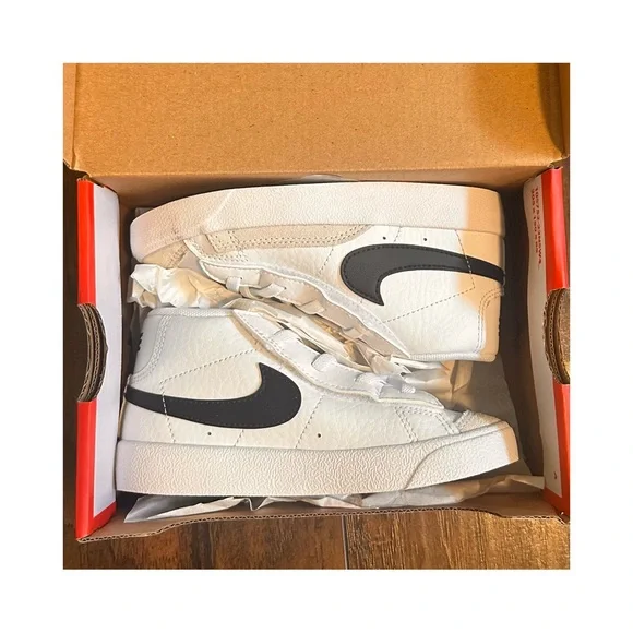 Brand New Toddler Nike Blazers Mid 77’s - Picture 5 of 6